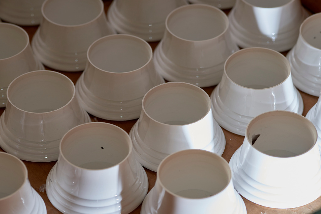 Wiener Schneekugelmanufaktur | Wien, Austria - July 19, 2017: Einzelteile zur Herstellung einer Wiener Schneekugel. - Realisiert mit Pictrs.com