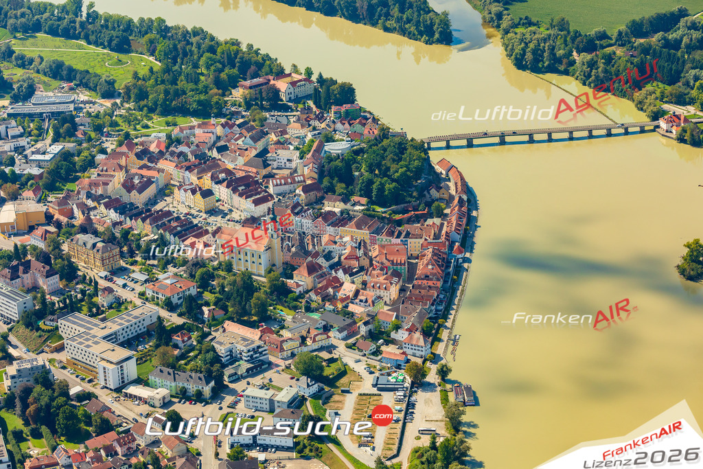 Luftaufnahme der Stadt Schärding - Die Luftaufnahme wurde 2025 vom UL-Flugzeug heraus erstellt ( keine Drohne ) - Hochauflösende Luftaufnahme - für professionelle Ausdrucke geeignet. Die Geschenkidee !Mit Lizenz und Bildrechte bestellbar