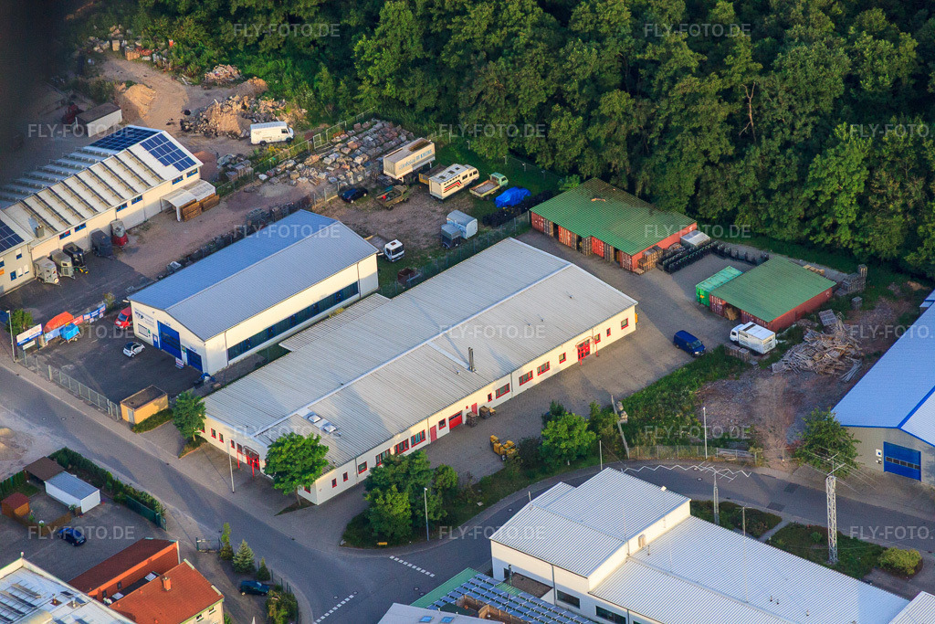 Luftbild: Gewerbegebiet Am Gäxwald mit Druckerei Nunnenmann GmbH in Herxheim bei Landau im Bundesland Rheinland-Pfalz in Deutschland. Foto: IMG_51422.jpg vom 04.08.2012 durch Werner Riehm/FLY-FOTO.deNunnenmann