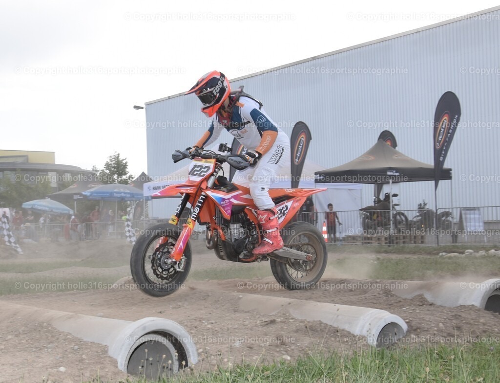 DSC_0578 | Sportfotografie , Motorsport, Motoross, Reitsport, Mointainbike, Enduro,
Landschaft , Outdoor, Eventfotografie, Landschaft, Bilder online bestellen - Realisiert mit Pictrs.com