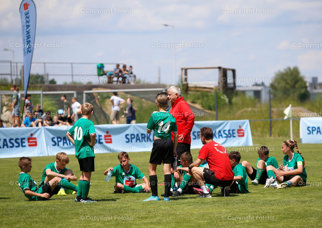 A_LUI_010622_95 | SPORT,FUSSBALL,SPARKASSE SCHUELERLIGA LANDESFINALE 2022 PETTENBACH 01.06.2022 IM BILD: (LINZ VIOLETT) UND (RIED GRUEN) FOTO.FOTOLUI