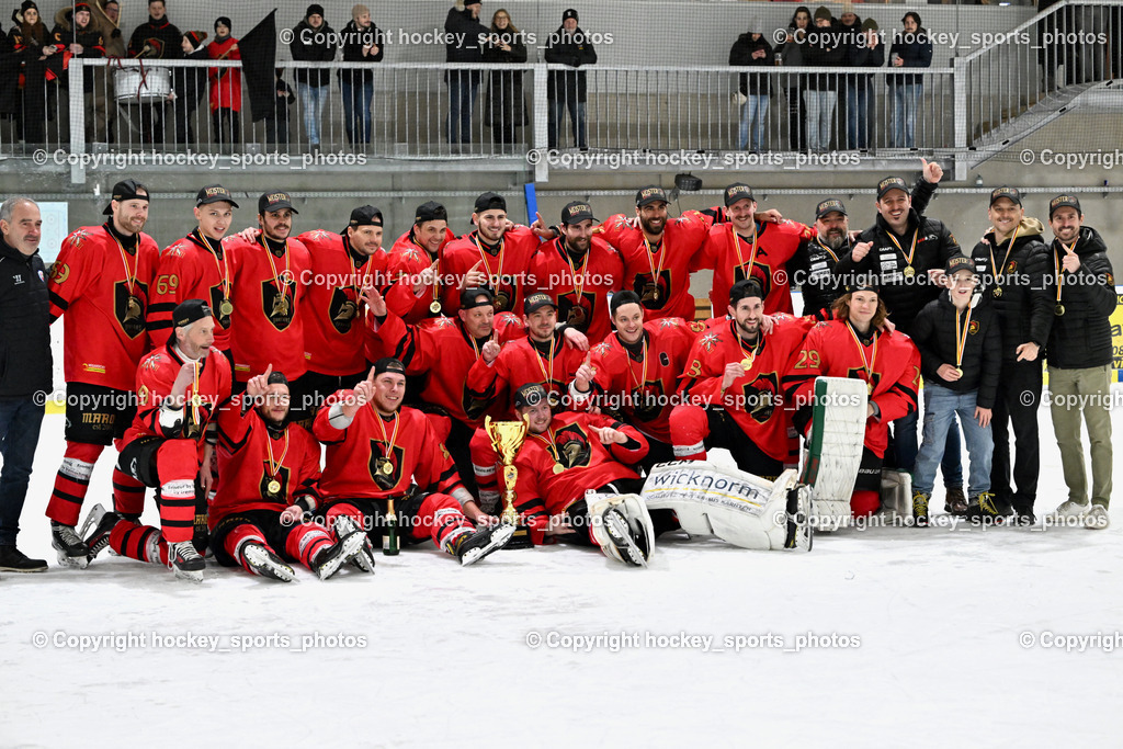 Lendhafen Seelöwen vs. Spartans Althofen | Meisterfoto Spartans Althofen 2024/25, Siegerehrung, Meisterfeier, Lendhafen Seelöwen vs. Spartans Althofen, Lendhafen Seelöwen vs. Spartans Althofen am 14.02.2025 in Ferlach (HTC Eishalle Ferlach), Austria, (Photo by Bernd Stefan)