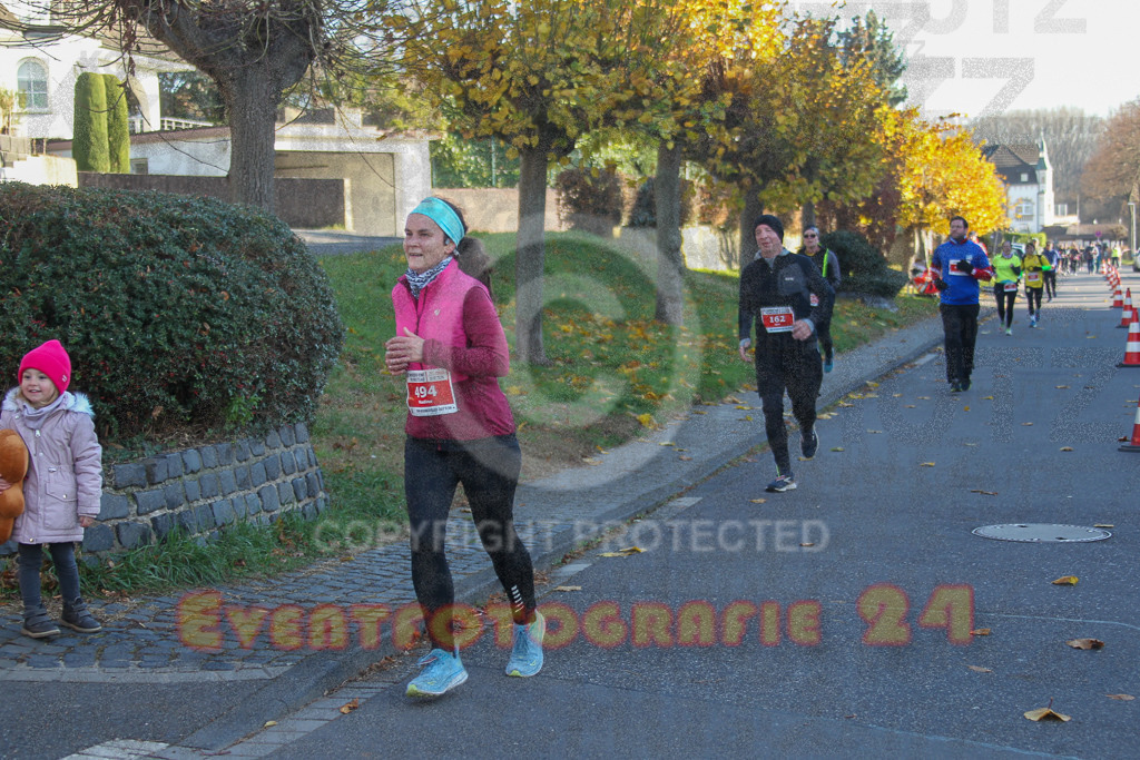 241201_1231_EV4_2848 | Sportfotografie im Rhein-Sieg Kreis, Köln, Bonn, NRW, Rheinland Pfalz, Hessen, etc. Unser Tätigkeitsfeld umfasst den Laufsport vom Volkslauf über den Marathon, Duathlon, Triathon bis zum Ultralauf wie Kölnpfad Ultra oder Schindertrail.