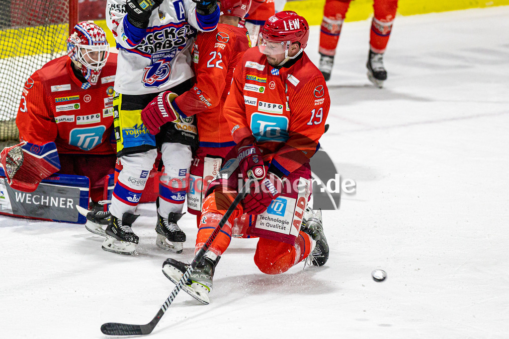 EC Peiting vs Deggendorfer SC | Eishockey Oberliga Süd 2023/2024, EC Peiting vs Deggendorfer SC, 20231230,
Block von Marco HABERMANN (ECP 19),
2023-12-30 in Peiting (Eisstadion)
19 Marco HABERMANN (ECP 19), 30 Konrad FIEDLER (ECP Goali 30)
Copyright: WolfgangxLindner foto-lindner.de