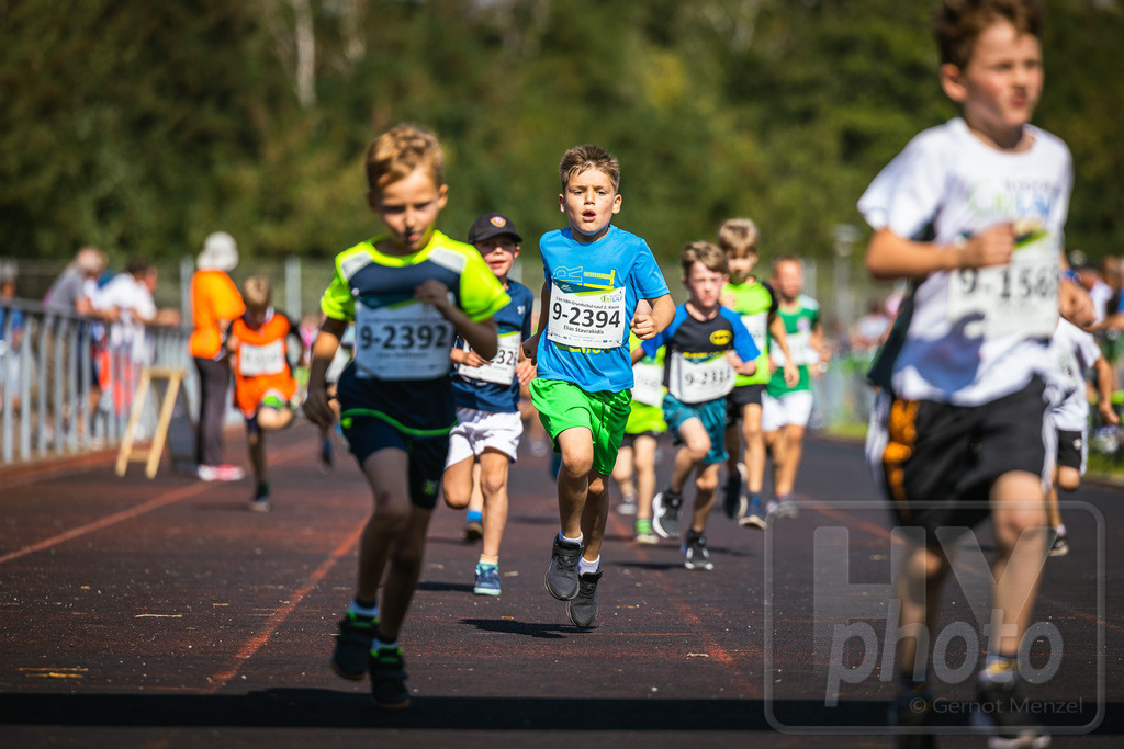 16. Hoywoj-CityLauf im Sportforum Hoyerswerda - 16.09.2023 | 1km VBH-Grundschul-Lauf 2. Klassen - Realisiert mit Pictrs.com