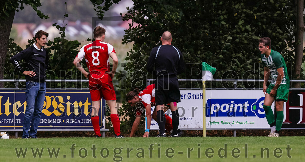 2023-08-06_069_SpVgg_Neuching_gegen_SG_Hoerlkofen-Woerth | Neuching, Deutschland, 06.08.2023:
Fußball, A-Klasse 2023 / 2024, 1. Spieltag, SpVgg Neuching gegen SG Hörlkofen/Wörth, Endergebnis: 0:0

Trainer Lorenz Becker (SG Hörlkofen/Wörth), Jakob Englhart (SG Hörlkofen/Wörth, #8), Moritz Neumann (SG Hörlkofen/Wörth, #3), Schiedsrichter Knut Friedrich, Lukas Schindlbeck (SpVgg Neuching, #15)

Foto: Christian Riedel / fotografie-riedel.net