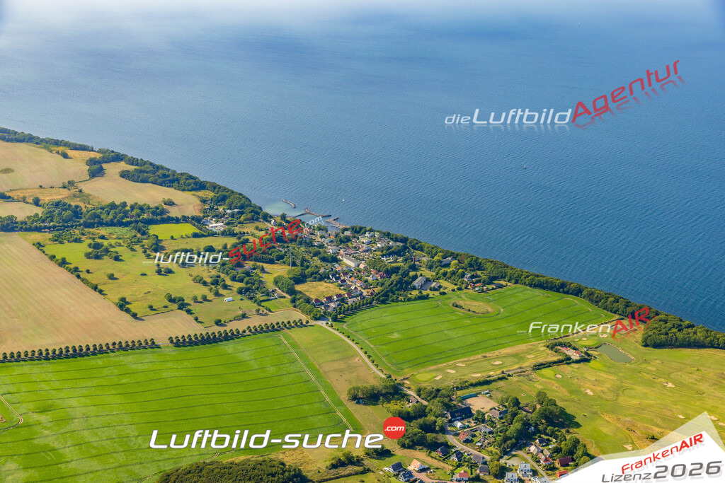 Luftbild der Stadt Lohme - Das Luftbild wurde 2025 vom UL-Flugzeug heraus erstellt ( keine Drohnenaufnahme ) - Hochauflösende Luftaufnahme - für Wandbilder und großformatige Ausdrucke geeignet. Das besondere Geschenk!Hier alle&nbsp;Infos zur Lizenzierung der LuftaufnahmeWir fliegen auch dieses Jahr wieder in Ihre Region um Luftbilder zu erstellen.- Luftbild anfragen