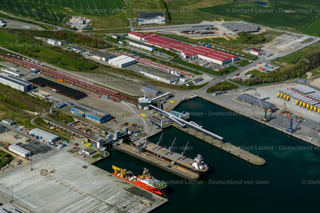 Fährhafen Sassnitz | SASSNITZ 2018 Hafenanlagen an der Meeres- Küste der Insel Rügen im Ortsteil Hagen in Sassnitz im Bundesland Mecklenburg-Vorpommern. // Port facilities on the seashore of the Iland Ruegen in the district Hagen in Sassnitz in the state Mecklenburg - Western Pomerania. Foto: Gerhard Launer