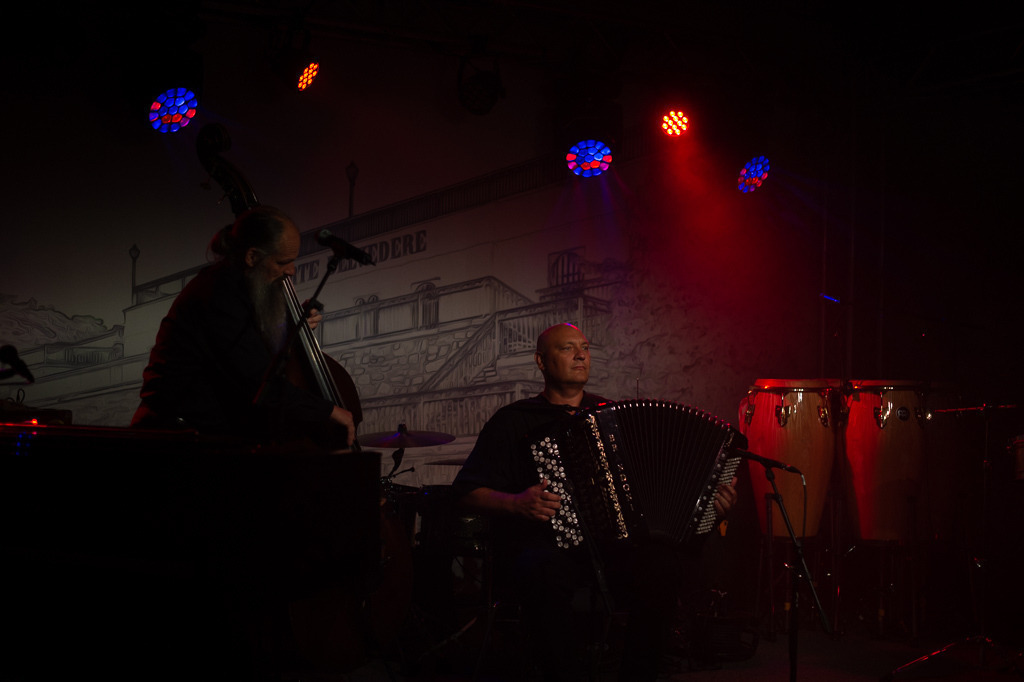 Tango meets Cuba | Tango meets Cuba mit den Klazz Brothers & Cuba Percussion im Forte Belvedere Leisnig zum Festival Hallo Leisnig 2022. - Realisiert mit Pictrs.com
