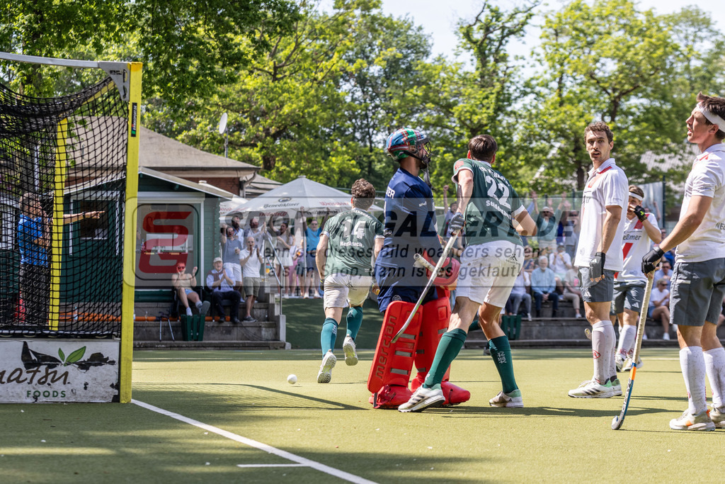 MJ_2024-.05-12-H-HTCU-Alster-26 | Timm Herzbruch (Uhlenhorst Mülheim #14), Thomas Ian Alexander (Der Club an der Alster #1) &amp; Jonas Seidemann (Uhlenhorst Mülheim #22), Uhlenhorst Mülheim - Der Club an der Alster am 12.5.2024 im Waldstadion, Mülheim a. d. Ruhr
