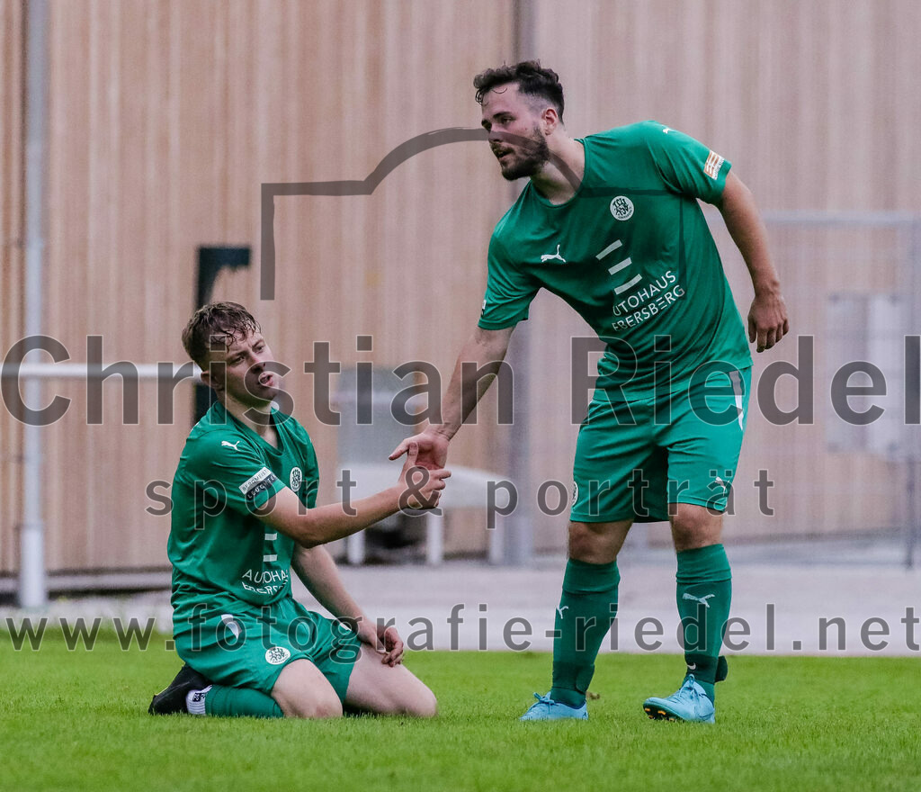 2023-08-26_115_TSV_Ebersberg_gegen_TSV_Oberpframmern | Ebersberg, Deutschland, 26.08.2023:
Fußball, Kreisliga 2023 / 2024, 2. Spieltag, TSV 1877 Ebersberg gegen TSV Oberpframmern, Endergebnis: 5:1

Moritz Eglseder (TSV 1877 Ebersberg, #11), Yannik Sabatier (TSV 1877 Ebersberg, #19)

Foto: Christian Riedel / fotografie-riedel.net