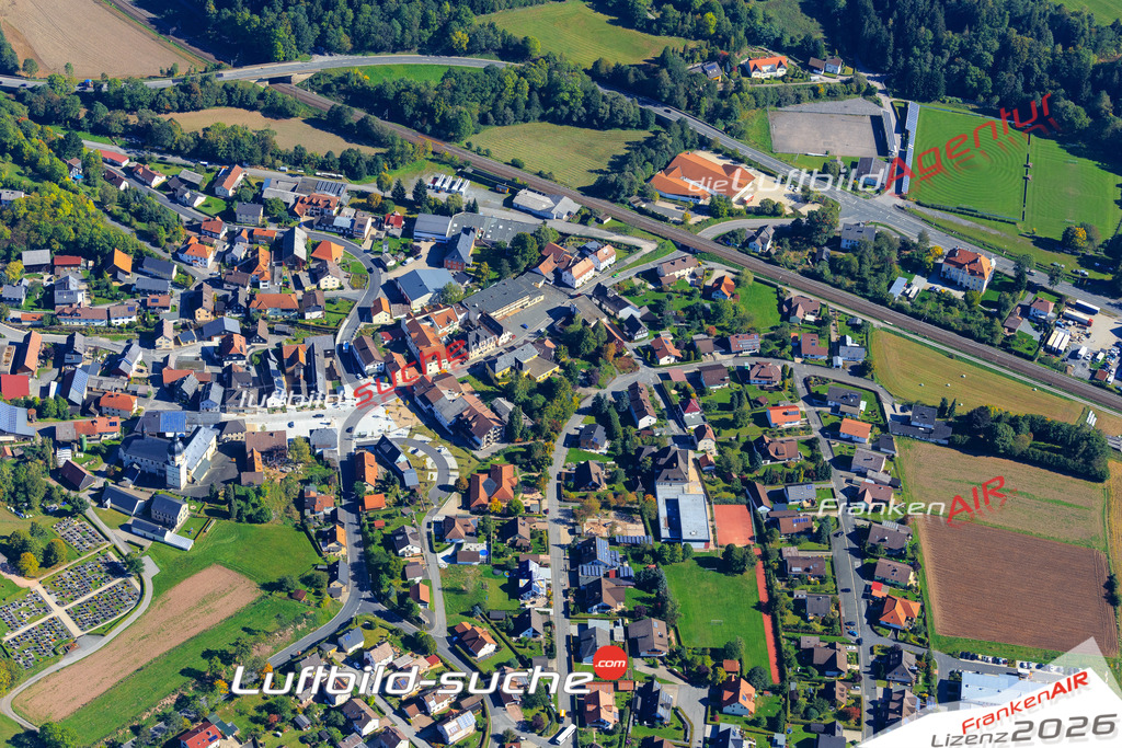 Die Luftaufnahme Rothenkirchen - Pressig wurde vom UL-Flugzeug (keine Drohne) aus fotografiert.Hohe Druck- Auflösung-die Geschenkidee!