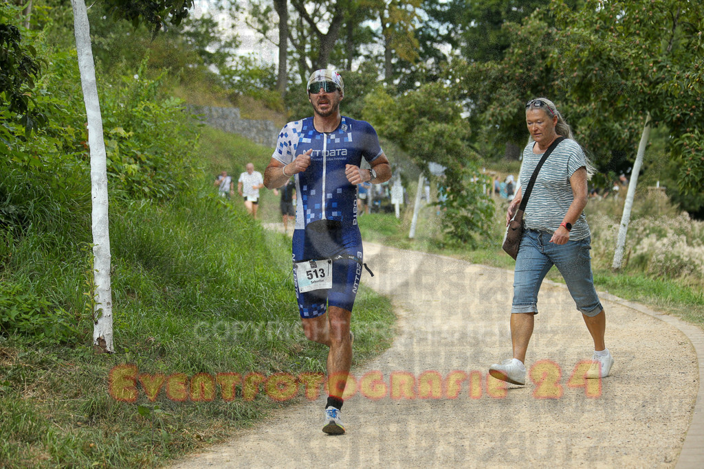 250824_1348_EX1_3758 | Sportfotografie im Rhein-Sieg Kreis, Köln, Bonn, NRW, Rheinland Pfalz, Hessen, etc. Unser Tätigkeitsfeld umfasst den Laufsport vom Volkslauf über den Marathon, Duathlon, Triathon bis zum Ultralauf wie Kölnpfad Ultra oder Schindertrail.