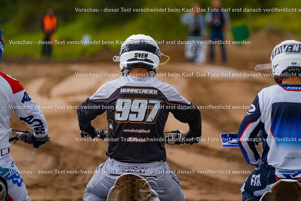 20260517_Templin-7435 | Sportfotografin aus Berlin-Brandenburg mit Fokus auf Motocross. Ich halte deine sportliche Leistung und echte Emotionen auf und neben der Strecke professionell fest. Entdecke die Fotos von deinem Rennen und bestelle sie direkt hier im Shop.