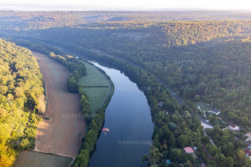 Aerial view: Moselle in Sexey-aux-Forges in the state Meurthe et Moselle, France.Photo: IMG_118084.jpg taken on 09/15/2019 by Werner Riehm/FLY-FOTO.comResolution of the original: 4919 x 3279 px