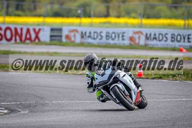 pubi7716 | Professionelle Fotos von Sportveranstaltungen, aber auch Hochzeiten und anderen Events. - Realisiert mit Pictrs.com