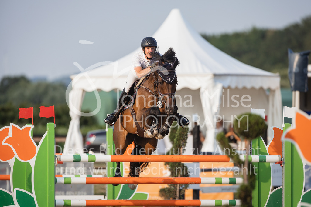 230624_PfSpTa_GroßerPreis-288 | Deine schönsten Turniermomente als professionelle Fotos! Entdecke hochwertige Pferdesport-Fotografie im Online-Shop. Jetzt Fotos finden & bestellen!