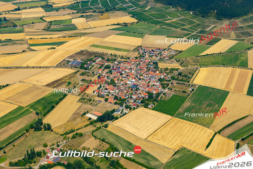 Aktuelles Luftbild von Bullenheim Ippesheim - Die Luftaufnahme wurde 2022 mittels UL-Flugzeug erstellt ( keine Drohne ) - hochauflösende Kamera-Systeme von  Canon -Beste Qualität - Für grossformatige Ausdrucke geeignet. Die Geschenkidee !
