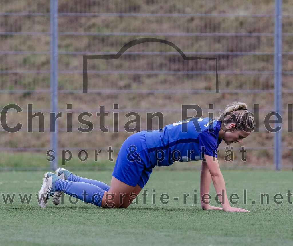 2023-11-19_048_FC_Langengeisling_gegen_FC_Forstern_II | Erding, Deutschland, 19.11.2023:
Fußball, Bezirksoberliga 2023 / 2024, 12. Spieltag, FC Langengeisling gegen FC Forstern II, Endergebnis: 3:0

Rebecca Hawkins (FC Langengeisling, #15)

Foto: Christian Riedel / fotografie-riedel.net