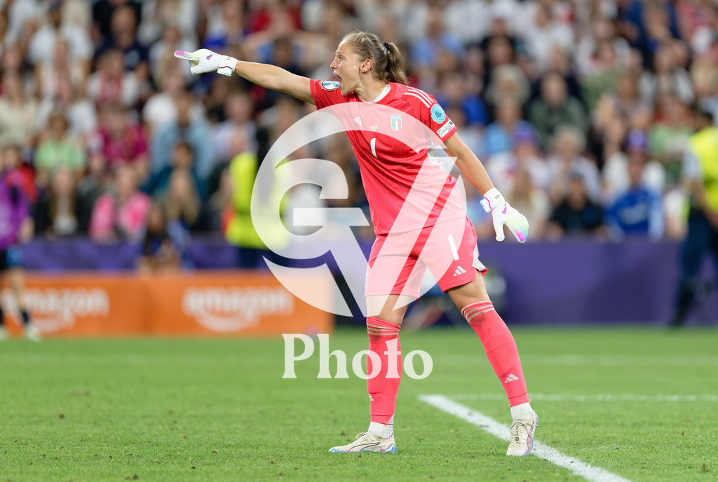 England v Italy - UEFA Women's EURO 2025 Semi-Final | GENEVA, SWITZERLAND - JULY 22: Laura Giuliani of Italy gestures during the UEFA Women's EURO 2025 Semi-Final match between England and Italy at Stade de Geneve on July 22, 2025 in Geneva, Switzerland. (Photo by Giuseppe Velletri/Sports Press Photo/Getty Images)