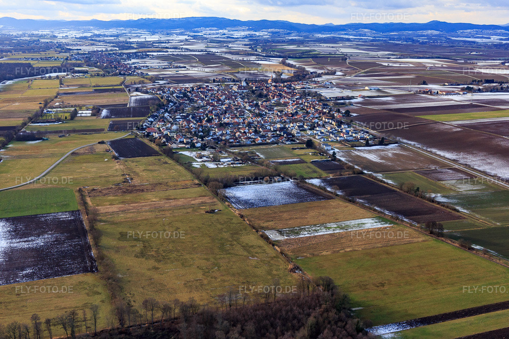 Luftbild: Dorfansicht im Winter mit wenig Schnee aus Osten in Minfeld im Bundesland Rheinland-Pfalz in Deutschland. Foto: IMG_096319-2.jpg vom 15.01.2017 durch Werner Riehm/FLY-FOTO.de