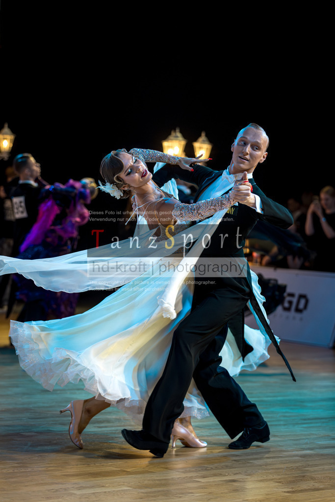 20251214_Baltic-Trophy_2634-2 | Tanzsportbilder, Standardtanz, Lateintanz, WDSF, DTV, LTVB, dancecomp, goc, hessen tanzt, blaues band der spree, walzer, tango, wiener walzer, slowfox, quickstepp, samba, rumba, cha-cha-cha, paso doble. jive, hd-kroft photography, turniertanzsport