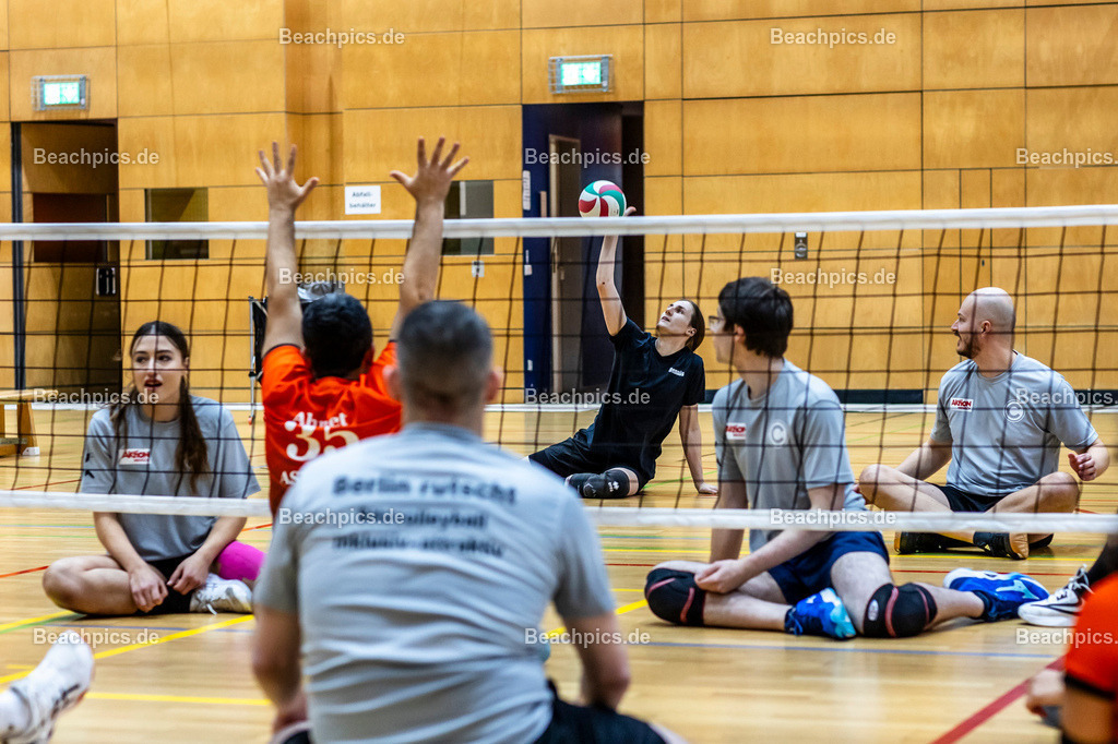 2024-00111432-3-Icke-Cup-Berlin |  16.11.2024; Berlin Foto: Gerold Rebsch - www.beachpics.de