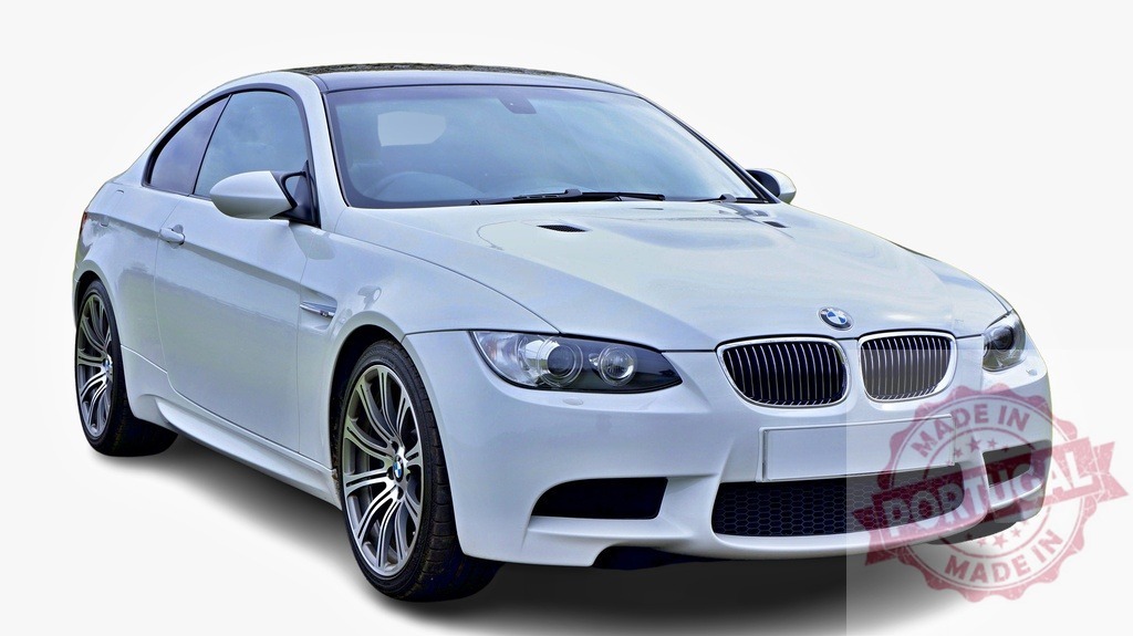 White BMW M3 E92 sportscar parked on a white background | Stylish white BMW M3 E92 sports car parked, showcasing its sleek design and powerful presence - Realisiert mit Pictrs.com