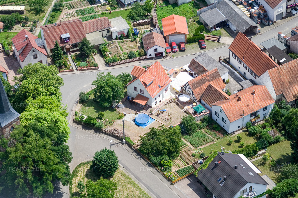 Luftbild: Im Pfarrwingert im Ortsteil Rechtenbach in Schweigen-Rechtenbach im Bundesland Rheinland-Pfalz in Deutschland. Foto: IMG_11136.jpg vom 14.06.2008 durch Werner Riehm/FLY-FOTO.de