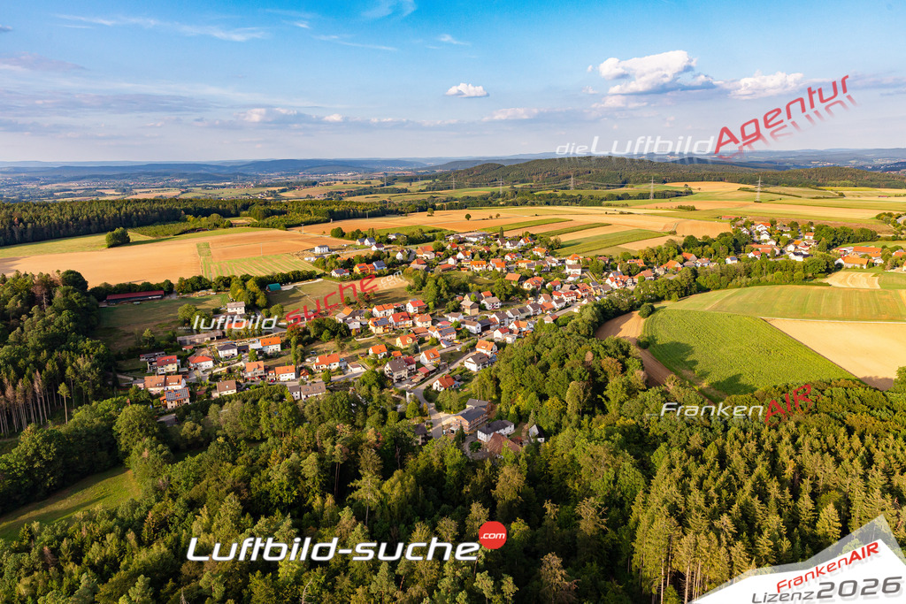 Das Luftbild der Stadt Oberlangheim wurde 2019 vom Flugzeug heraus erstellt (keine Drohne) Aufnahmehöhe ca.400 Meter- hohe Auflösung- beste Druck-Qualität garantiert!