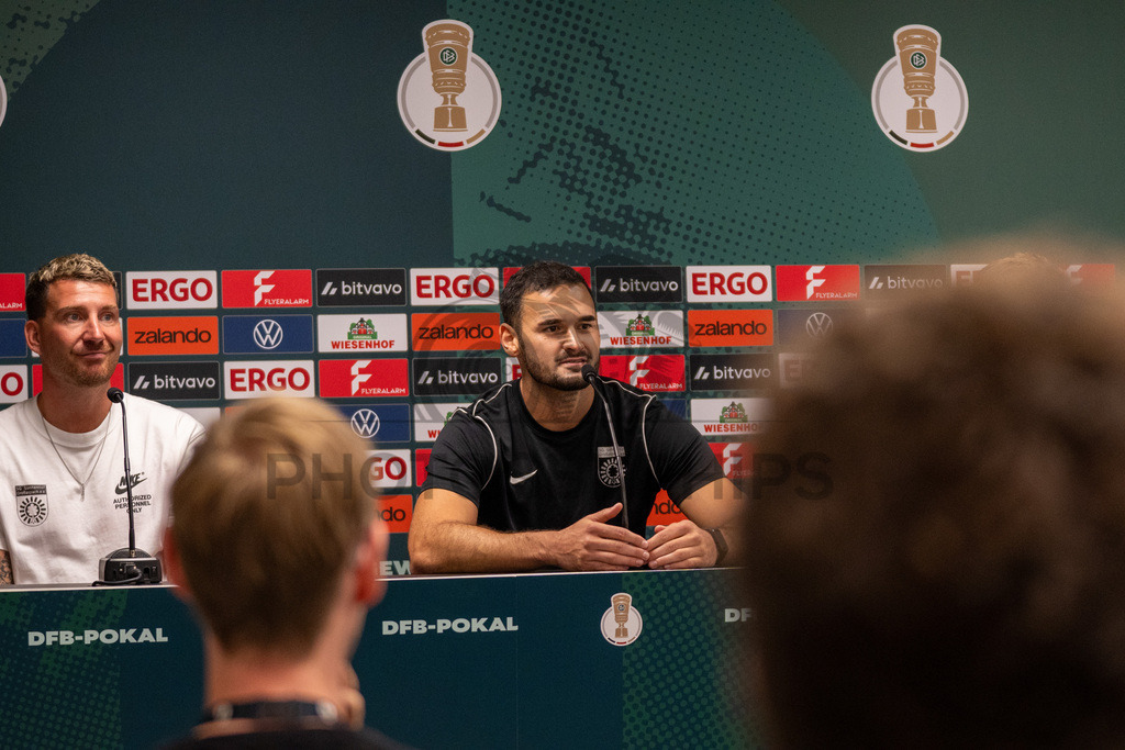 SG Sonnenhof Großaspach vs. Arminia Bielefeld, Fussball, DFB-Pokal, 1. Runde, 22.08.2026 | Lucca Volkmer (Pressesprecher SG Sonnenhof Großaspach),SG Sonnenhof Großaspach vs. Arminia Bielefeld, Fussball, DFB-Pokal, 1. Runde, 22.08.2026,DFB regulations prohibit any use of photographs as image sequences and/or quasi-video