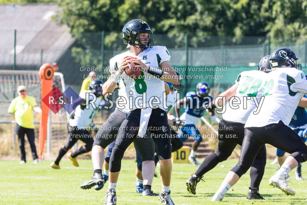 American Football, Saison 2022, Regionalliga Nord, Hamburg Blue Devils - Oldenburg Knights, Dr.-Hermann-Schnell-Sportplatz (Hamburg), 06.08.2022, 07. Gameweek | Murdock Rutledge (#8, Oldenburg)
