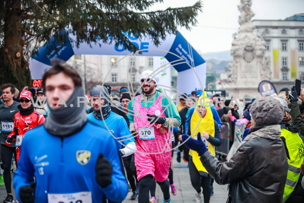 SILVESTERLAUF LINZ 25 | Linz, AUSTRIA, 31. Dezember 25, TRIRUN SILVESTERLAUF LINZ 25 , Image shows: 
Photo: WAPICS / BINDER Manuel