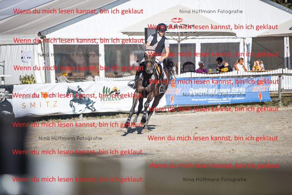 BK1A7478 | Turnierbilder Turnierfotos Nina Hüffmann Turnierfotografie Pferdefotografie Tierzeichnung Haustierzeichnung Pferdezeichnung Hundezeichnung Videograf  - Realisiert mit Pictrs.com