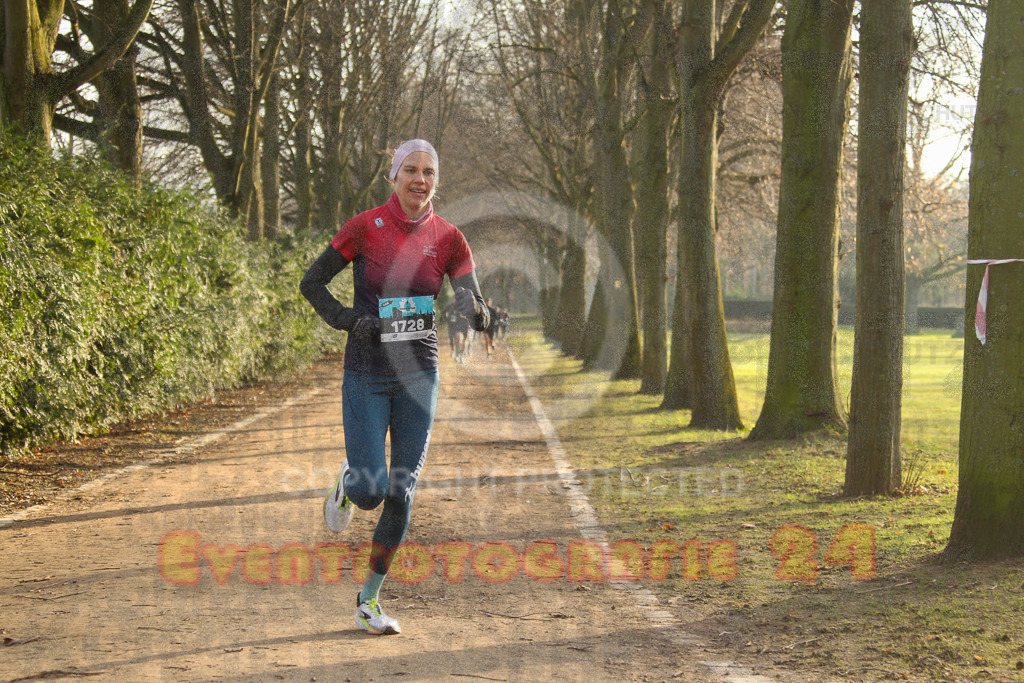 241231_1014_EV4_3516 | Sportfotografie im Rhein-Sieg Kreis, Köln, Bonn, NRW, Rheinland Pfalz, Hessen, etc. Unser Tätigkeitsfeld umfasst den Laufsport vom Volkslauf über den Marathon, Duathlon, Triathon bis zum Ultralauf wie Kölnpfad Ultra oder Schindertrail.