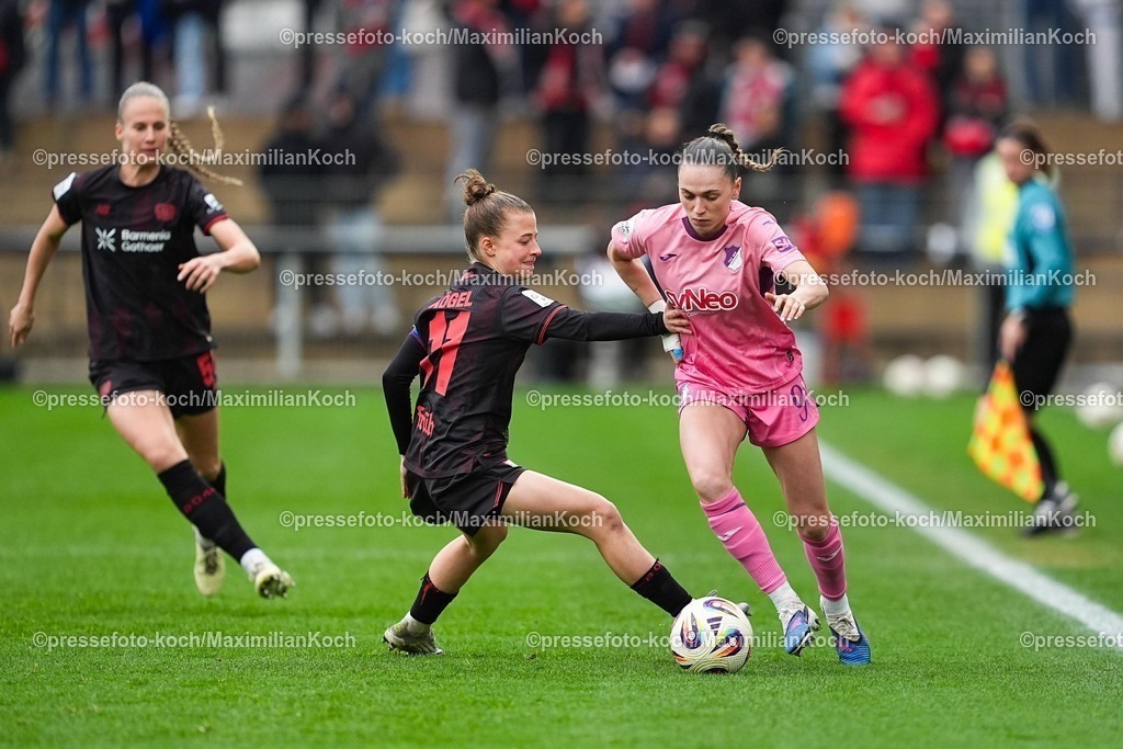 xYDRx22022601008 | 22.02.2026, xydrx, Frauen Fußball, 1.Fußball Bundesliga, Bayer 04 Leverkusen - TSG 1899 Hoffenheim, Saison 2025 2026, Ulrich-Haberland-Stadion: Kristin Koegel (Bayer 04 Leverkusen #11) im Zweikampf gegen Jill Janssens (TSG 1899 Hoffenheim #9)    DFB regulations prohibit any use of photographs as image sequences and or quasi-video.Photo: xYannisxDreimannxPressefotoKochx