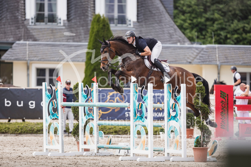 250531_MayDays_M2-Springen-574 | Deine schönsten Turniermomente als professionelle Fotos! Entdecke hochwertige Pferdesport-Fotografie im Online-Shop. Jetzt Fotos finden & bestellen!