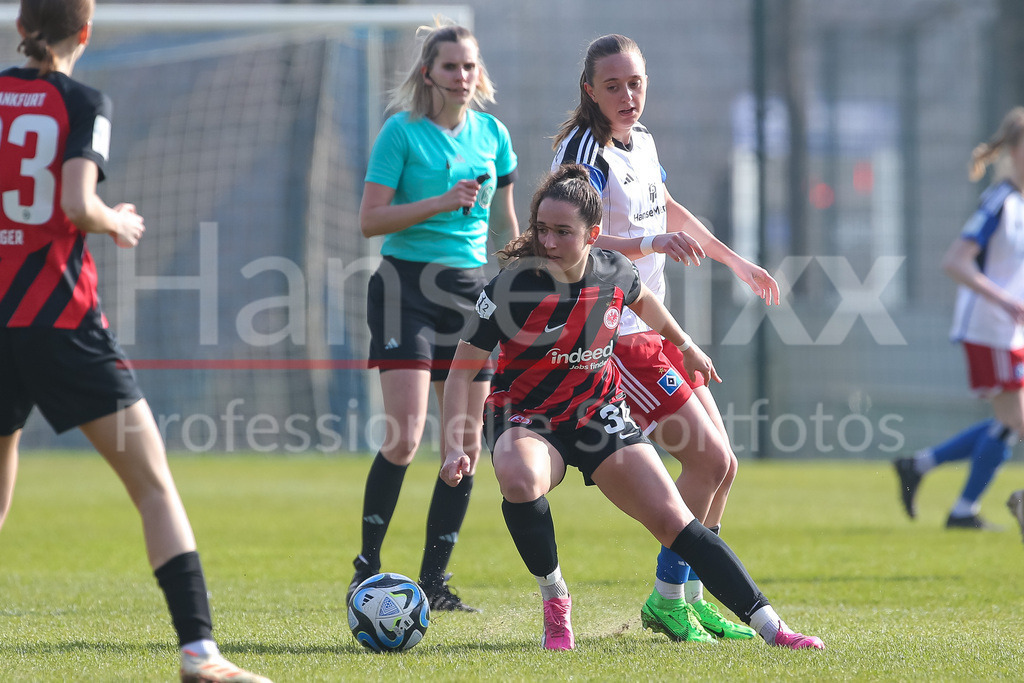 Fussball, 2. Frauen-Bundesliga, Hamburger SV - Eintracht Frankfurt II | v.li.: Elena Mühlemann (Eintracht Frankfurt II, 34) und Victoria Schulz (Hamburger SV, 19) im Zweikampf, Duell, Dynamik, Aktion, Action, Spielszene, DIE DFB-RICHTLINIEN UNTERSAGEN JEGLICHE NUTZUNG VON FOTOS ALS SEQUENZBILDER UND/ODER VIDEOÄHNLICHE FOTOSTRECKEN. DFB REGULATIONS PROHIBIT ANY USE OF PHOTOGRAPHS AS IMAGE SEQUENCES AND/OR QUASI-VIDEO.