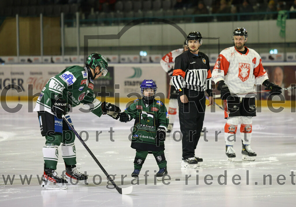 2024-01-12_003_TSV_Erding_gegen_EV_Dingolfing | Erding, Deutschland, 12.01.2024:
Eishockey, Bayernliga Vorrunde 2023 / 2024, 24. Spieltag, TSV Erding gegen EV Dingolfing, Endergebnis: 10:2

Leon Abstreiter (Erding Gladiators, #72)

Foto: Christian Riedel / fotografie-riedel.net