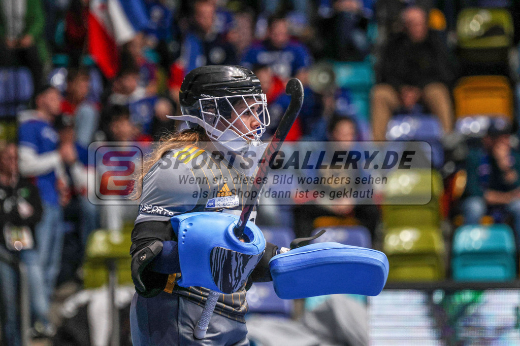 MJ_20230204-DHC-MHC-W-30 | Nathalie Kubalski (Düsseldorfer HC #1), Düsseldorfer HC - Mannheimer HC am 4.2.2023 in der Ballsporthalle, Frankfurt am Main