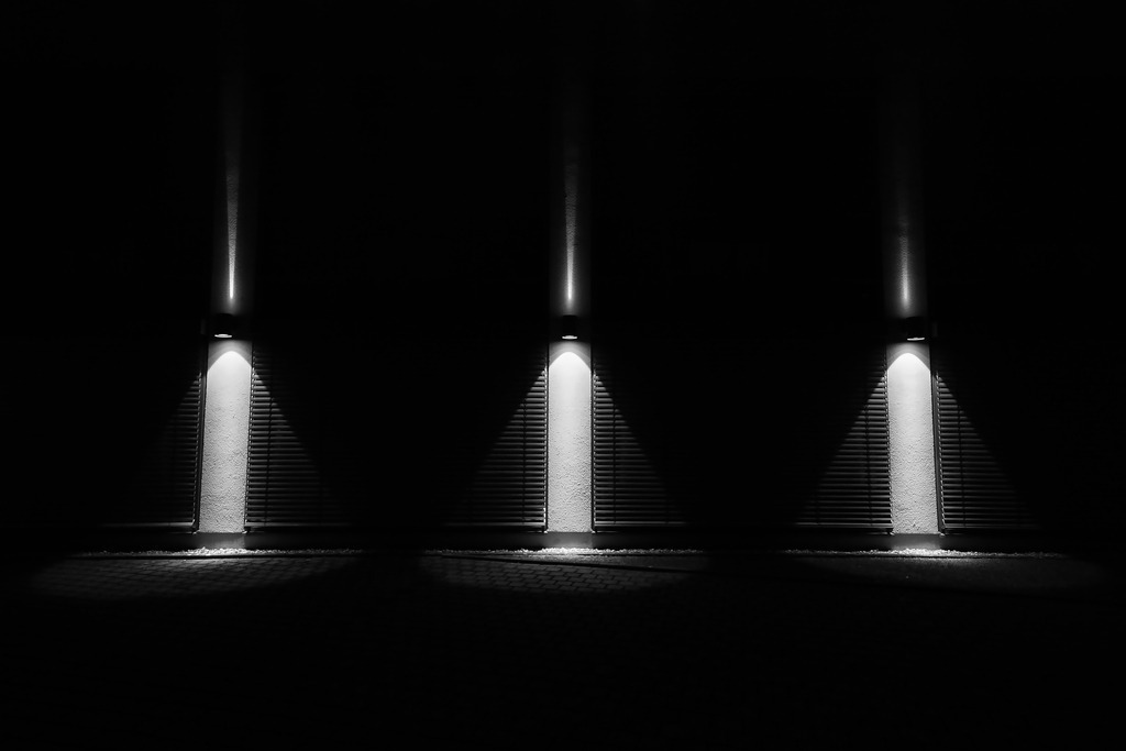 Die 3 Leuchten | b/w - Realisiert mit Pictrs.com
