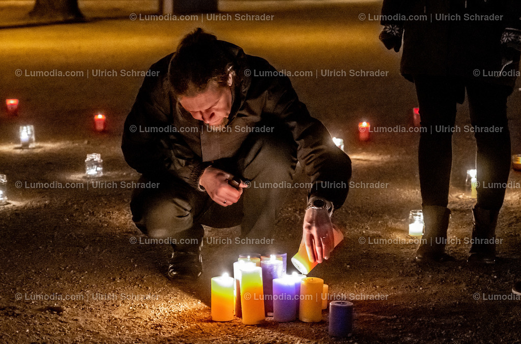 10049-12469 - Gedenkveranstaltung - Domplatz Halberstadt | Stockfoto und Bilderpool mit Bildmaterial aus Deutschland, dem Harz, Halberstadt, Quedlinburg, Wernigerode und weltweit. Qualitativ hochwertige und professionelle Fotos anschauen und kaufen. - Realisiert mit Pictrs.com