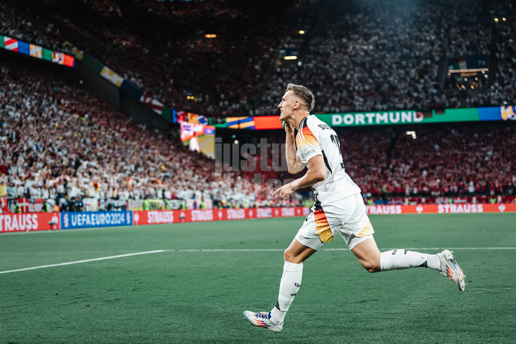 Fußball | Herren | UEFA-Fußball-Europameisterschaft 2024 | Achtelfinale | Deutschland vs. Dänemark | 29.06.2024 | Nico Schlotterbeck (#15, Deutschland) jubelt, das Tor wird aberkannt