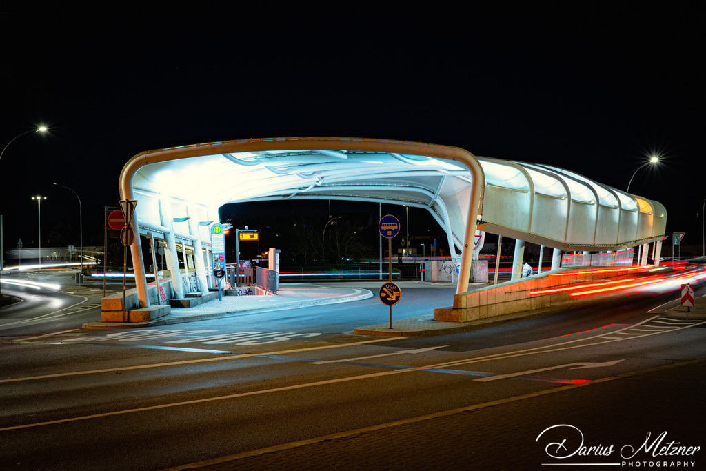 Die Busstation in Mainz-Kastel an der Theodor-Heuss-Brücke | Die Busstation in Mainz-Kastel an der Theodor-Heuss-Brücke