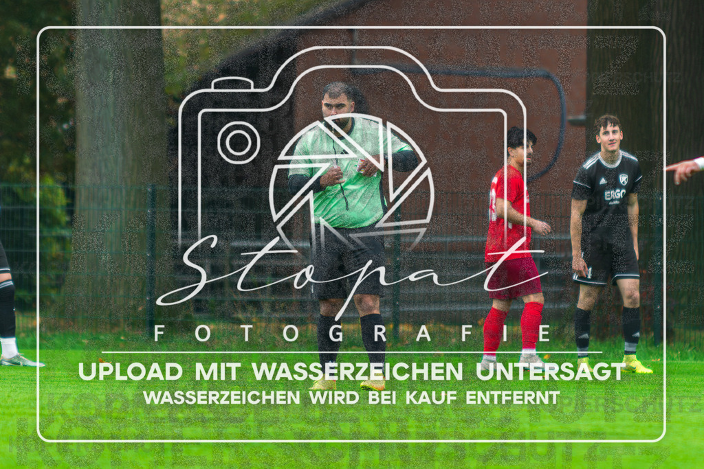 FSFSLEN-1000 | Meikel Ibrahim (Schiedsrichter) beim Herren 3. Kreisklasse HK Spiel zwischen FG Fulde-Stellichte 2 und Eintracht Leinetal 4 im Fulder Zentralstadion, Fulde (Simon Paul Stopat) - Realisiert mit Pictrs.com