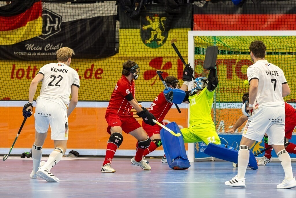 EuroHockey Indoor Championship 2026 in Heidelberg: Schweiz gegen Deutschland (Vorrunde Pool B) | EuroHockey Indoor Championship 2026 in Heidelberg: Schweiz gegen Deutschland (Vorrunde Pool B)***Nik Kerner erzielt nach Strafecke das 2:0 für Deutschland - Realisiert mit Pictrs.com