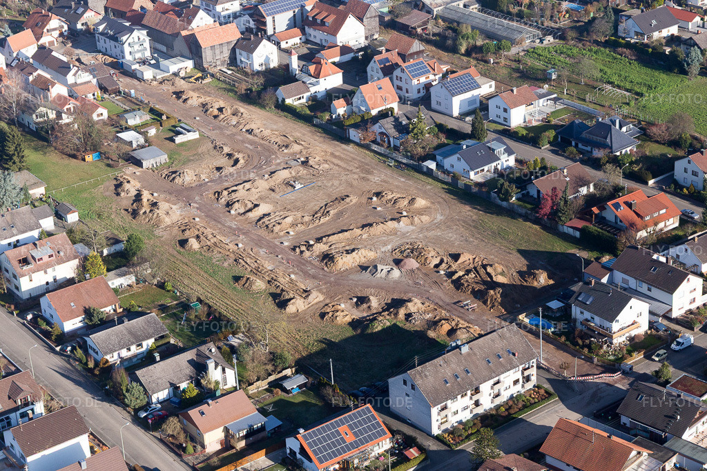 Luftbild: Baustelle zum Neubau eines Wohngebiets bei Landau (Pfalz) im Ortsteil Hayna in Herxheim im Bundesland Rheinland-Pfalz in Deutschland. Foto: IMG_095885.jpg vom 03.12.2016 durch Werner Riehm/FLY-FOTO.de