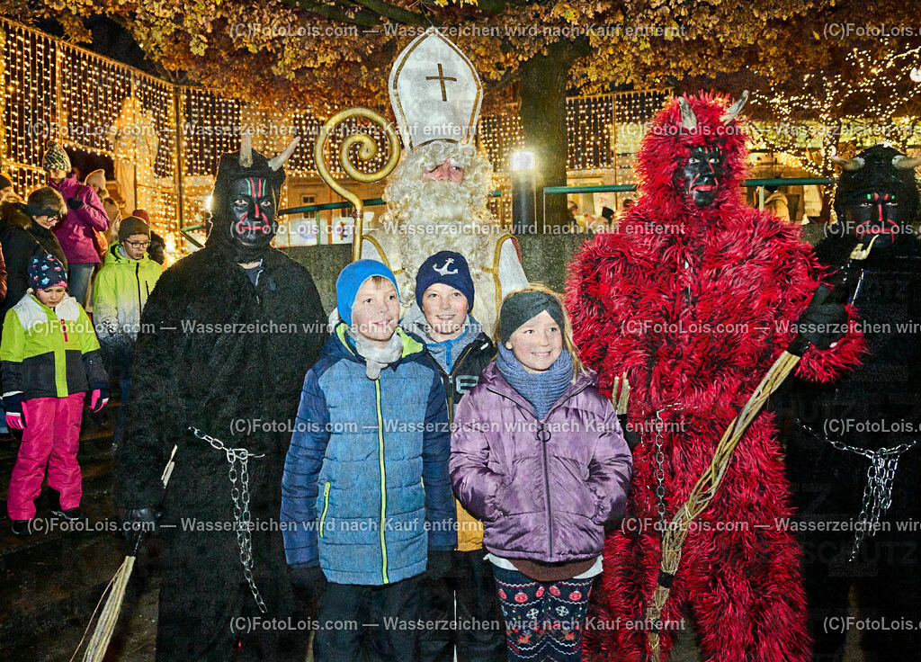 ALP7596_Wieselburger Advent_Nikolaus | (C)FotoLois.com, Alois Spandl, Wieselburger Advent im Schlosspark, Besuch durch den Hl. Nikolaus und seinen Krampussen, Sa 3. Dezember 2022.