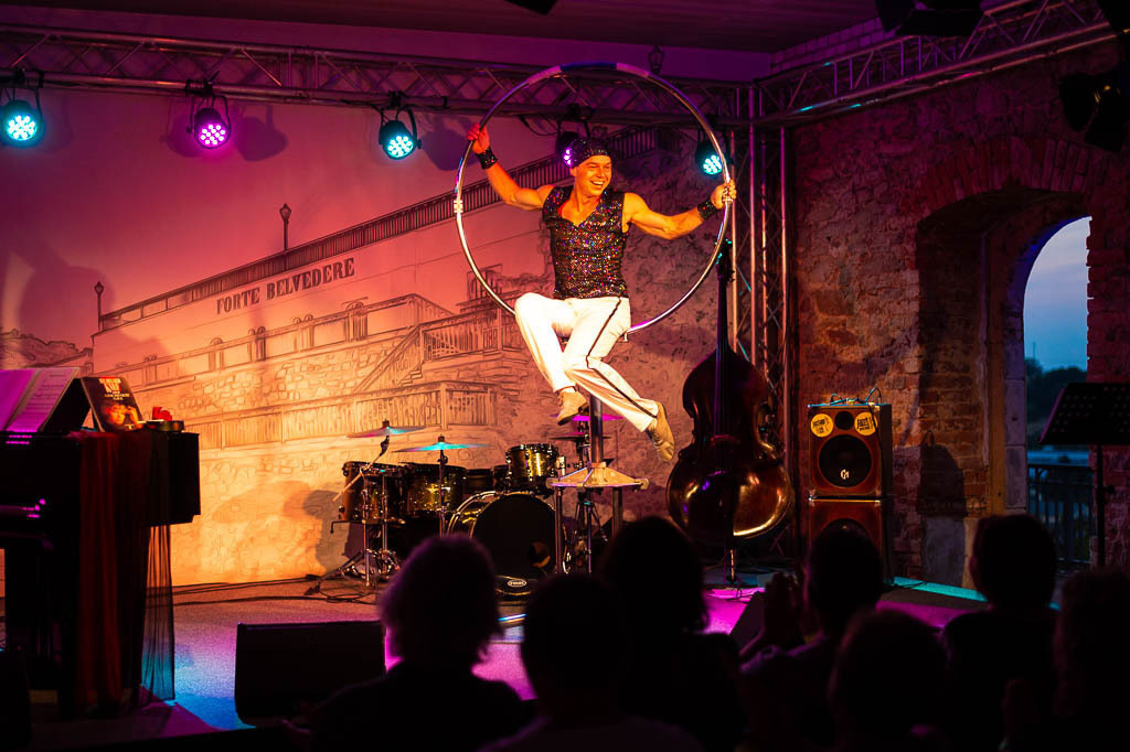 Konzert Dorit Gäbler | Dorit Gäbler im Forte Belvedere Leisnig zum Festival Hallo Leisnig 2022. - Realisiert mit Pictrs.com