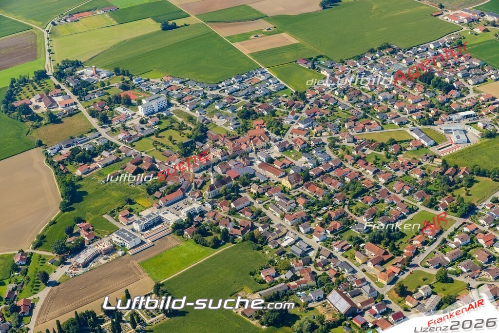 Klassische Luftaufnahme ohne Drohne zeigt:Hartkirchen bei Pocking - Die Luftbildaufnahme wurde 2025 vom UL-Flugzeug heraus erstellt ( keine Drohne ) - Hochauflösende Luftaufnahme -Nicht vergleichbar mit Google Maps oder Satelittenbilder- Die Geschenkidee !Mit Lizenz und Bildrechte bestellbar